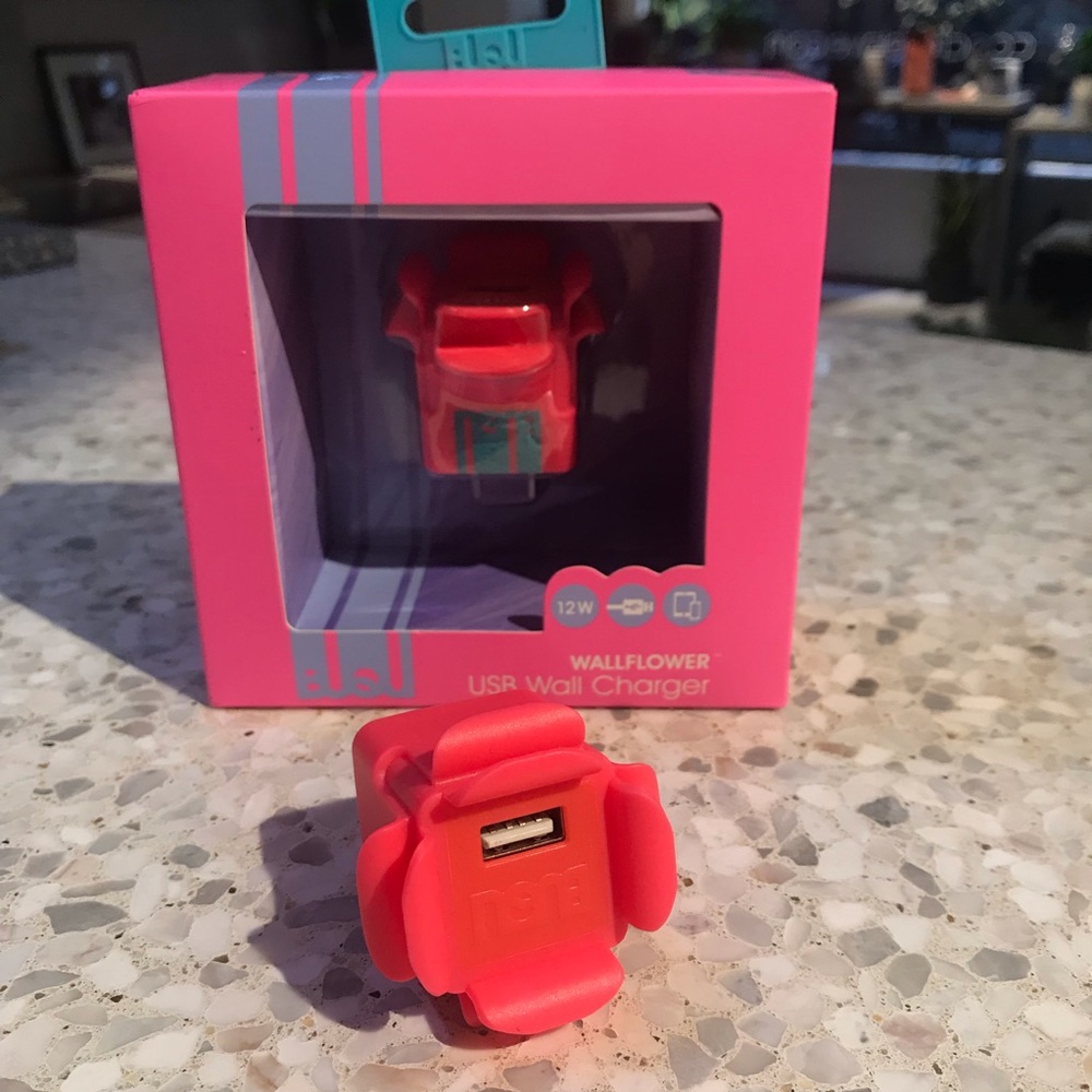 Blooming flower USB charge